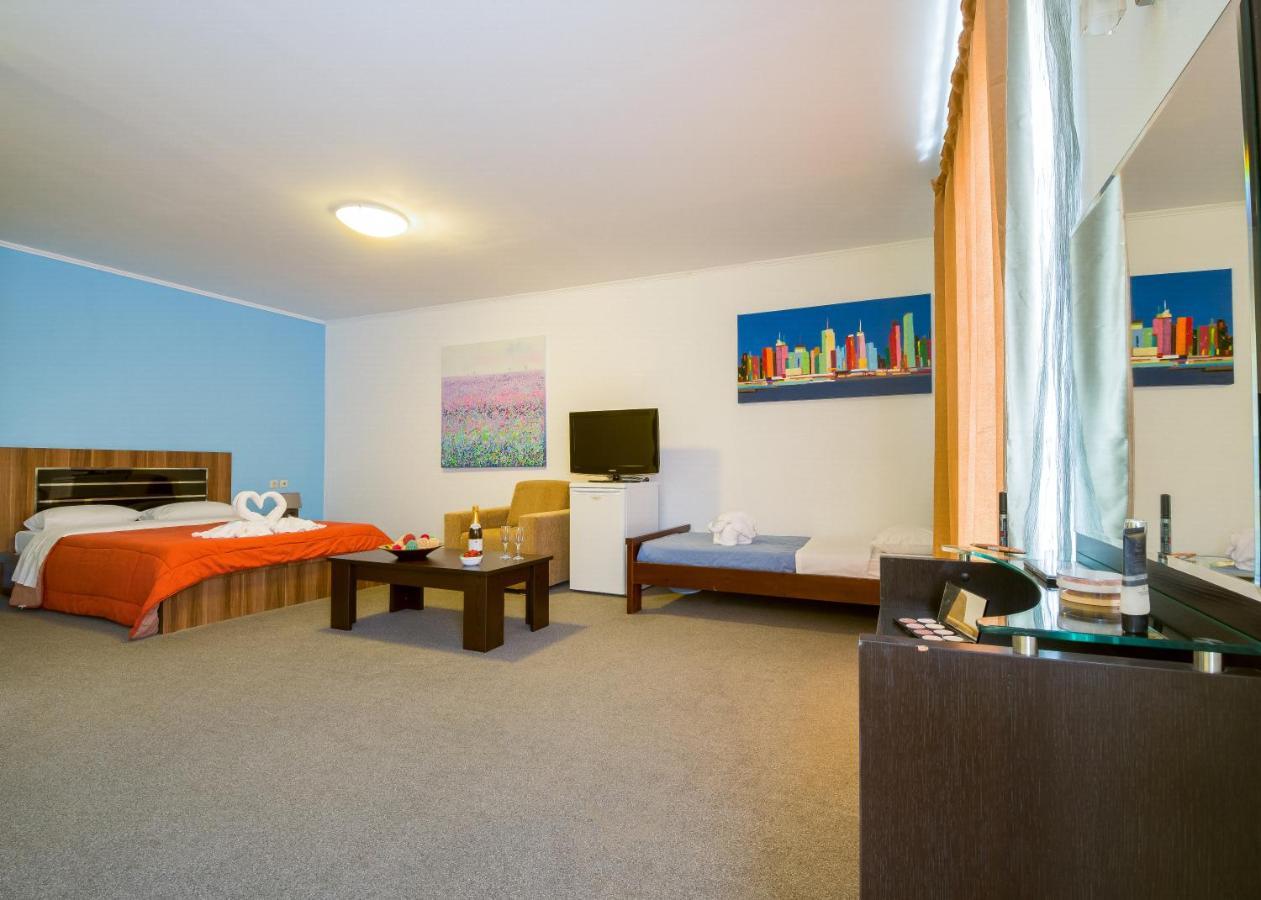 Отель Paradice Luxury Suites-near Zorbas Beach-free Breakfast 4*