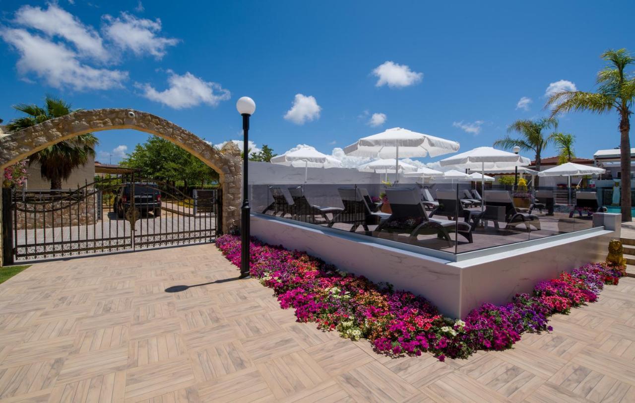 Отель Paradice Luxury Suites-near Zorbas Beach-free Breakfast 4*
