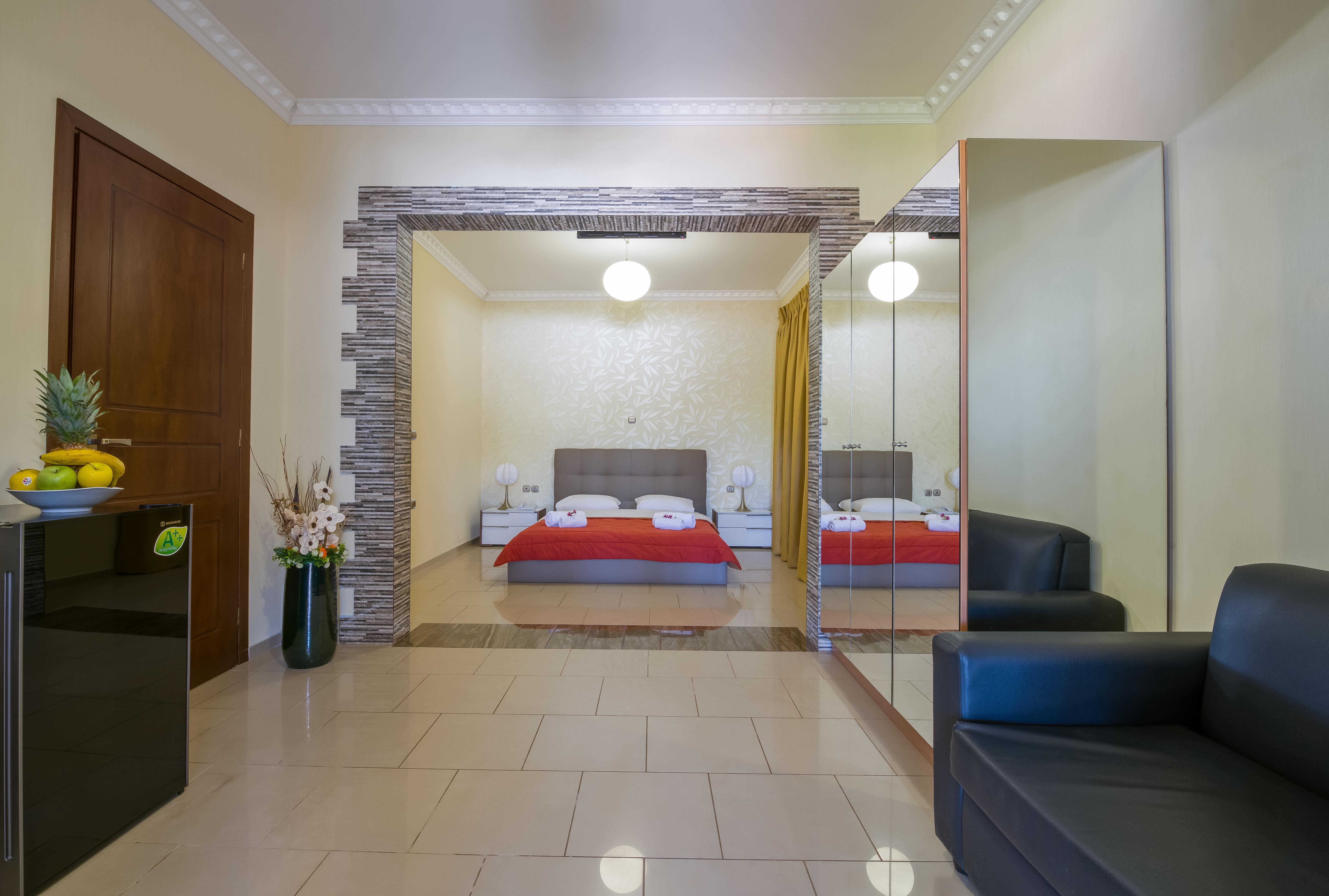 Отель Paradice Luxury Suites-near Zorbas Beach-free Breakfast