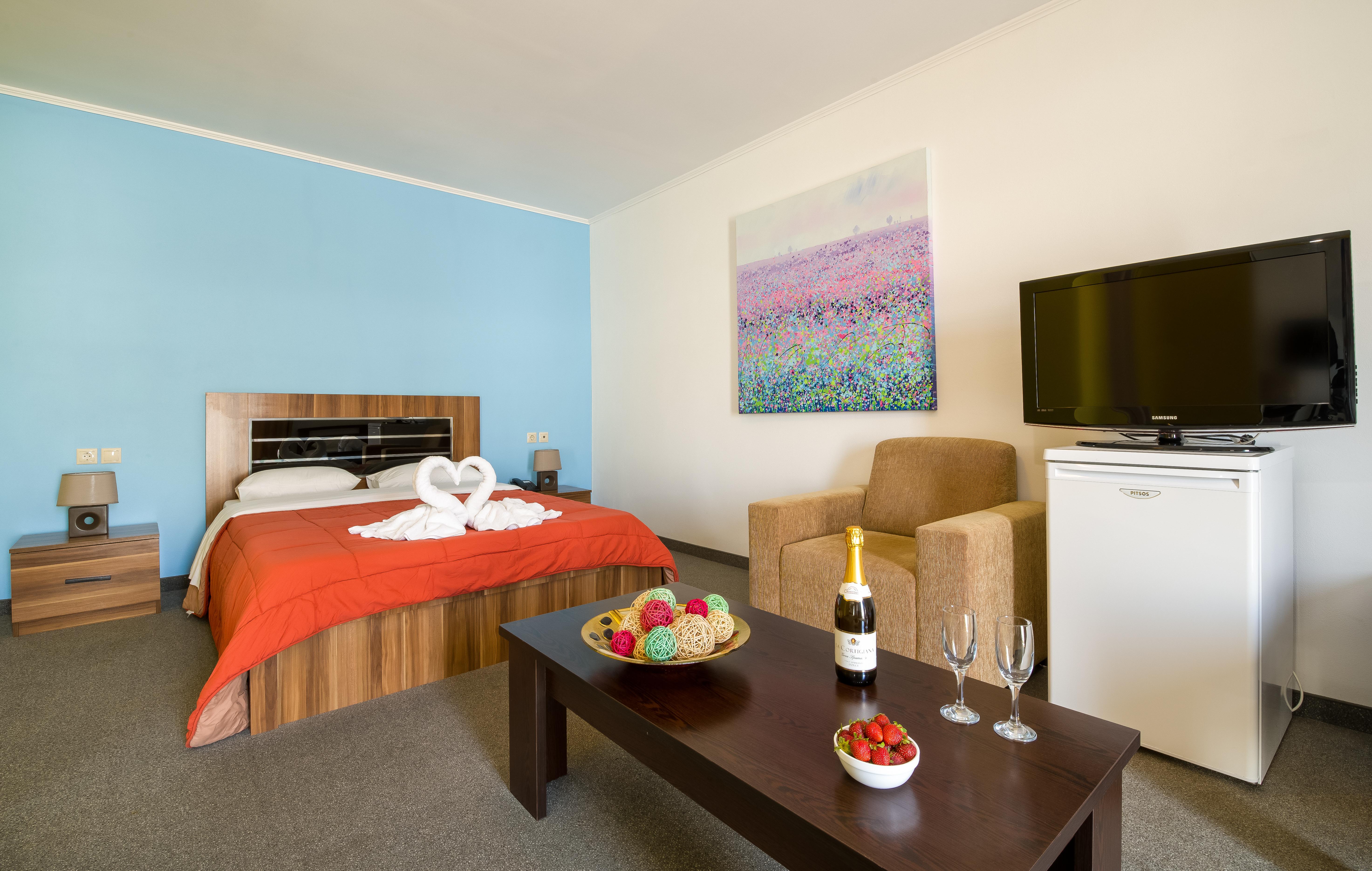 Paradice Luxury Suites-near Zorbas Beach-free Breakfast 4* Ставрос