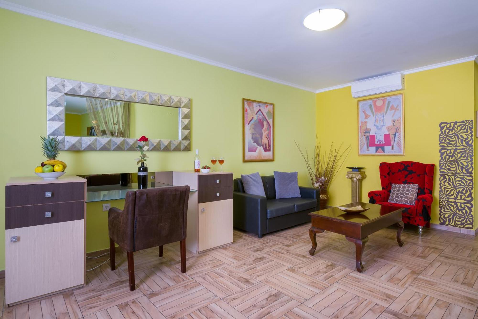 Отель Paradice Luxury Suites-near Zorbas Beach-free Breakfast